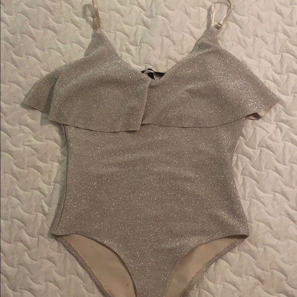 Vero Moda gold metallic ruffle bodysuit - Picture 3 of 9